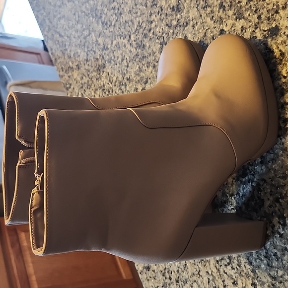 JustFab Ilsa Platform Heeled-Booties Taupe Size 10 - Picture 4 of 14